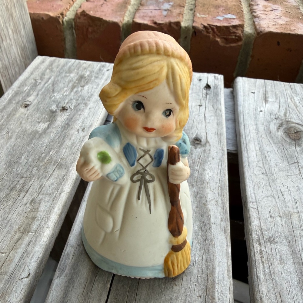 Vintage Jasco Merri-Bells Cinderella Bell 1978